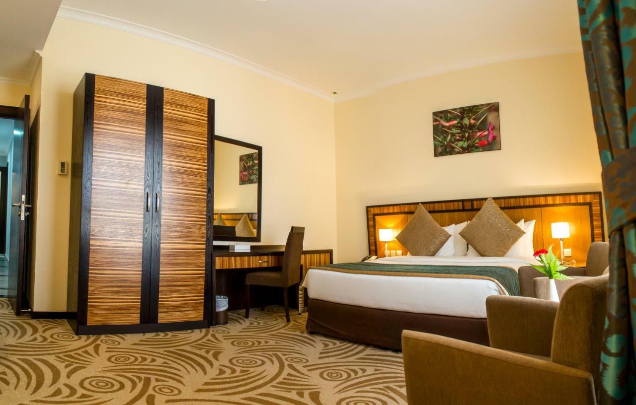 奥玛扎兹普莱米尔酒店式公寓 沙迦 外观 照片